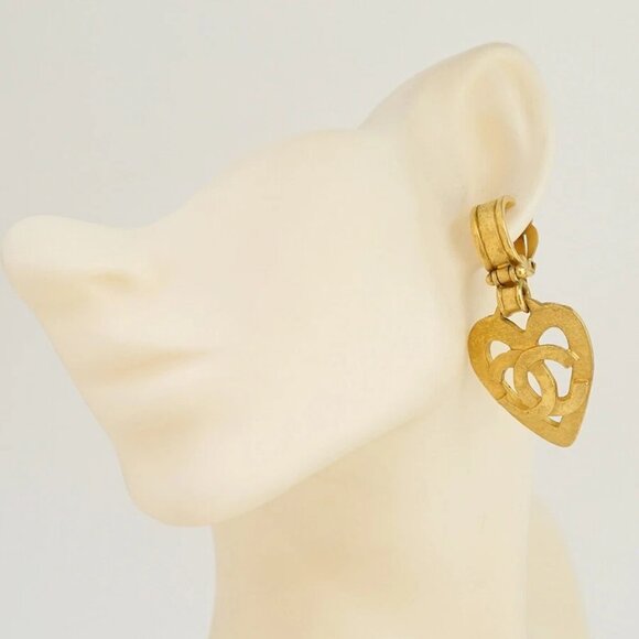 CHANEL CC Logos Heart Dangle Clip-On Earrings Gold Tone 95P Auth w/Box w1142 - Picture 6 of 13